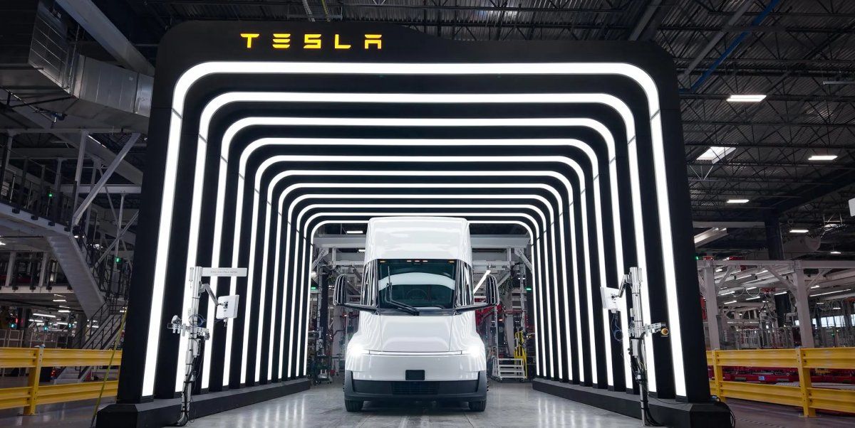 Tesla готовит мероприятие Tesla Semi Rollout на новом заводе в Неваде